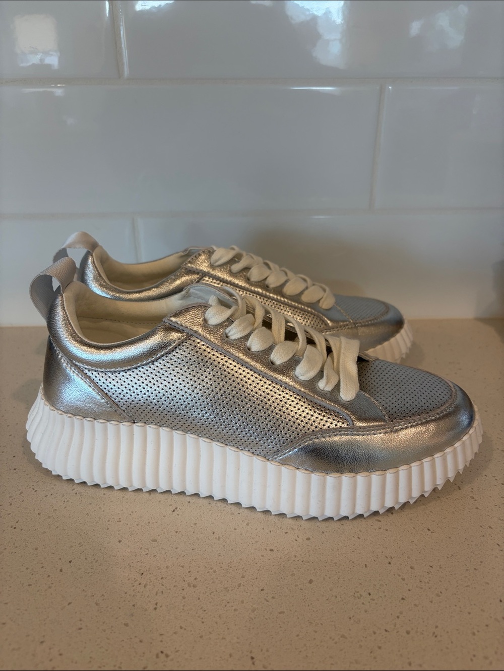 Steve Madden Metallic Silver Platform Sneakers with White Ribbed Sole Size 6.5